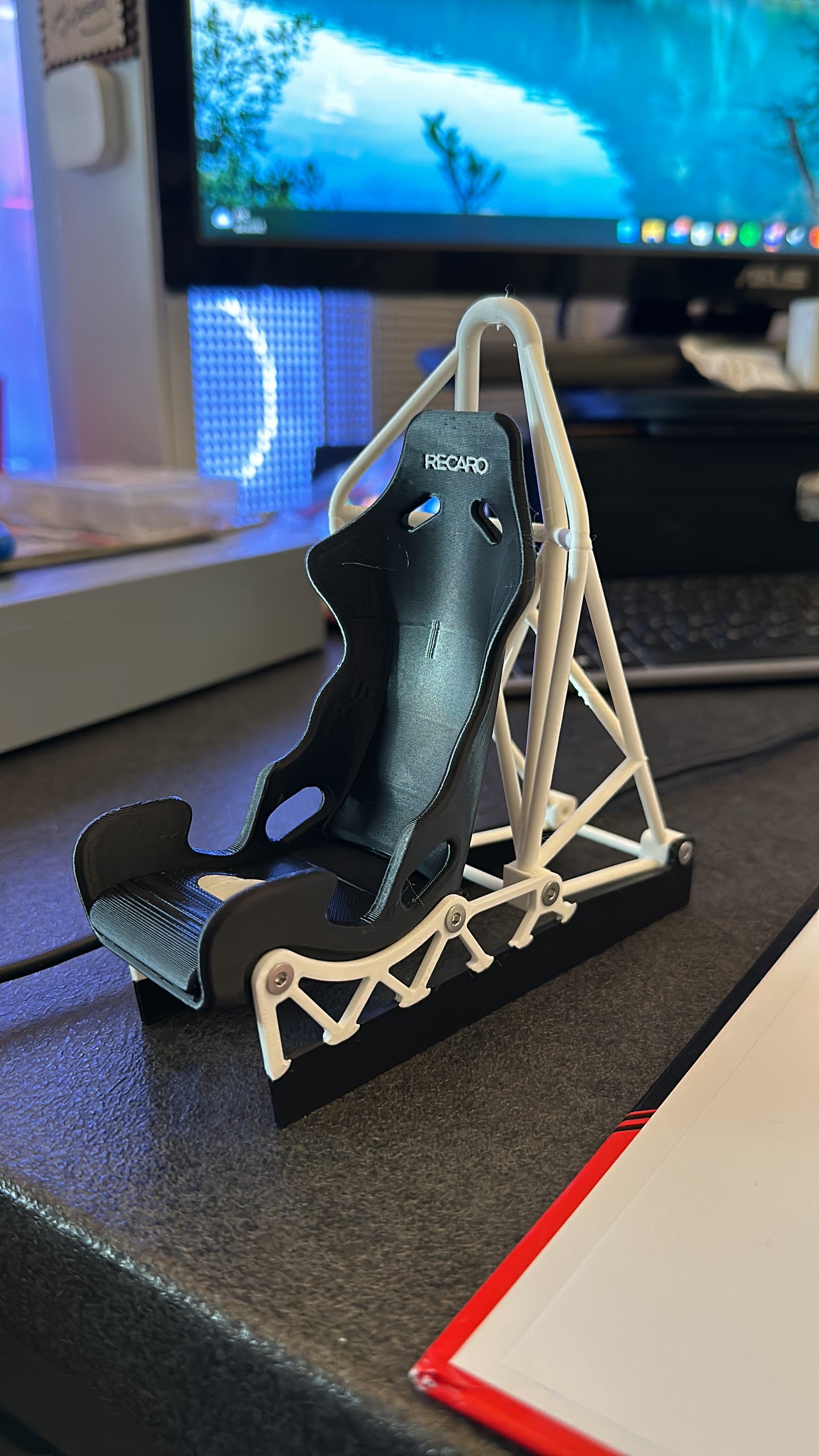 Racing Seat Phone Holder 2026 – Desk Edition